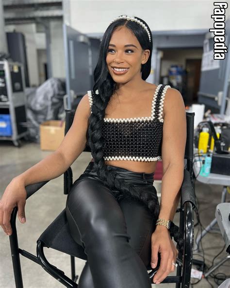 bianca belair nude|An adorable moment between Bianca Belair and a fan